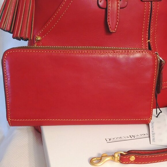 Dooney & Bourke Florentine Large Zip Around Wallet Wristlet in Red NWT - Picture 2 of 4